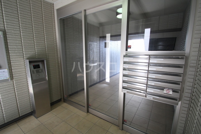 16/23 エントランス