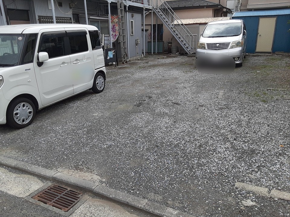 13/20 駐車場