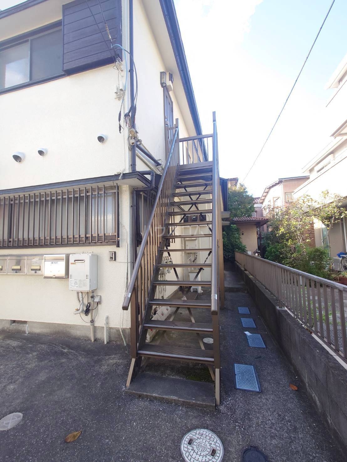 27/30 エントランス