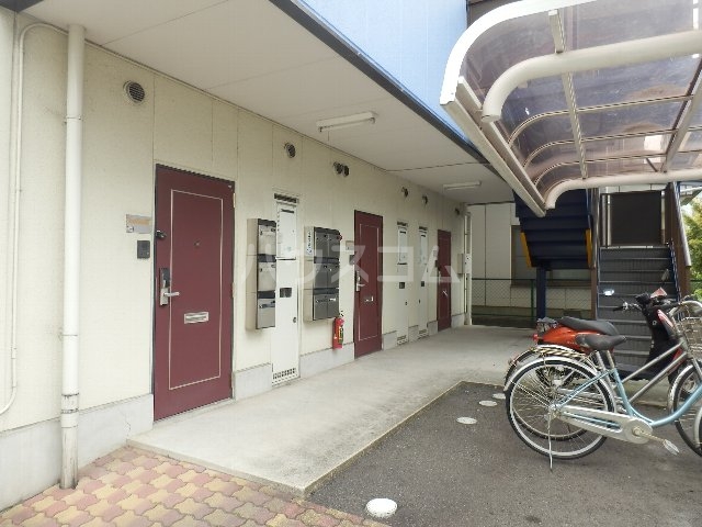 19/27 エントランス