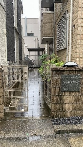 27/30 エントランス