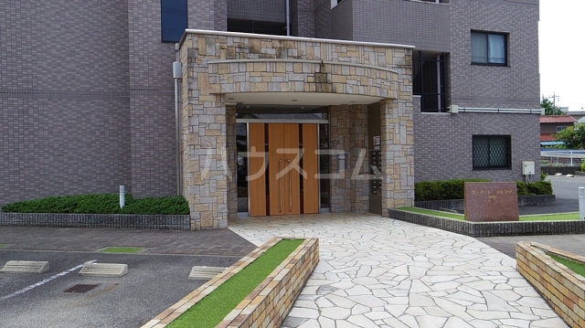 23/29 エントランス