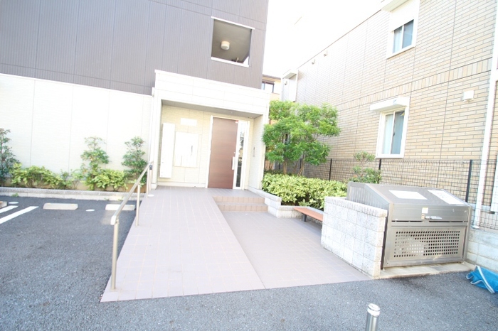 19/23 エントランス