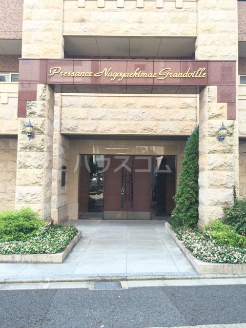 21/29 エントランス