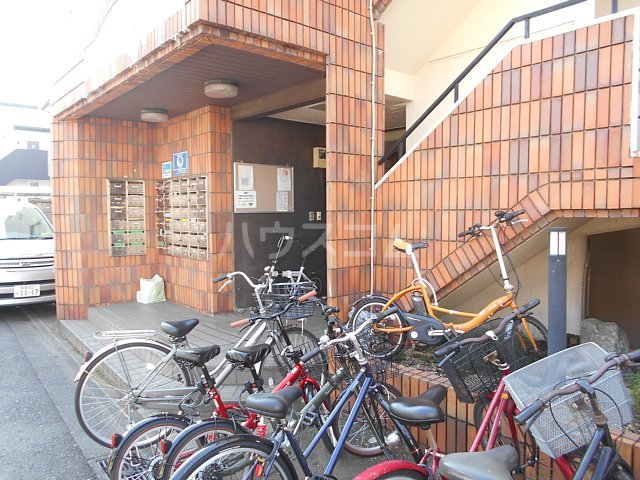 26/29 エントランス