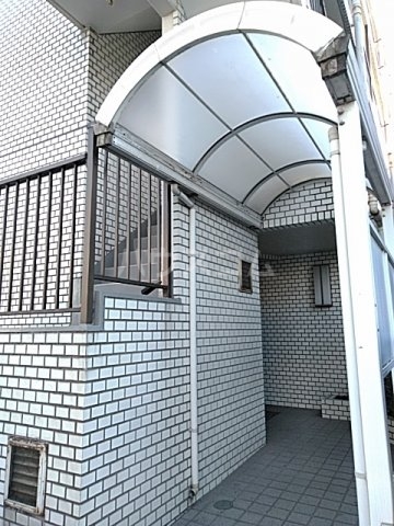 25/28 エントランス