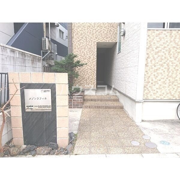 17/25 エントランス