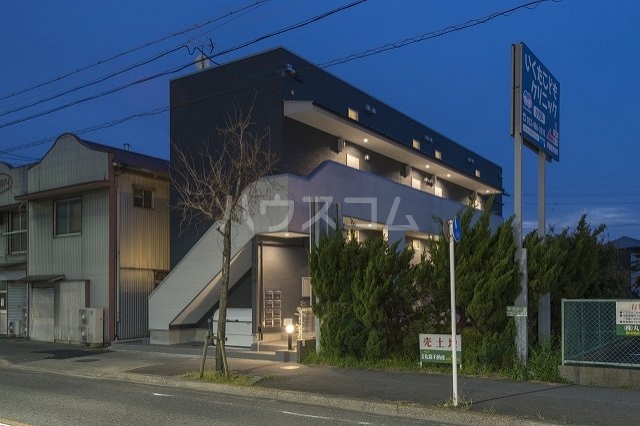 18/25 エントランス