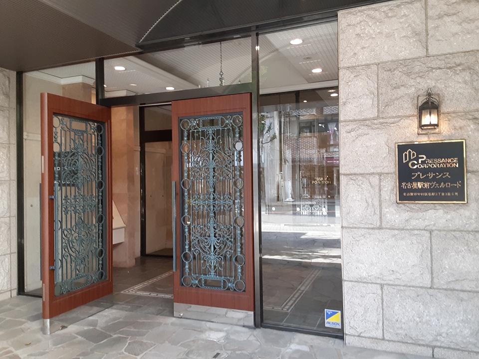 22/30 エントランス