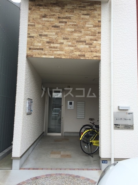 21/30 エントランス