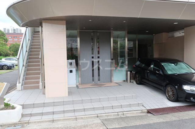 27/30 エントランス