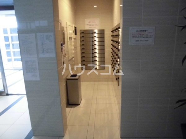 21/30 エントランス