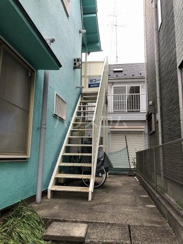 21/30 エントランス