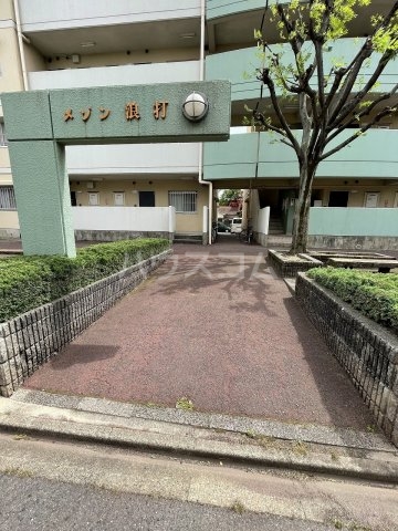 27/30 エントランス