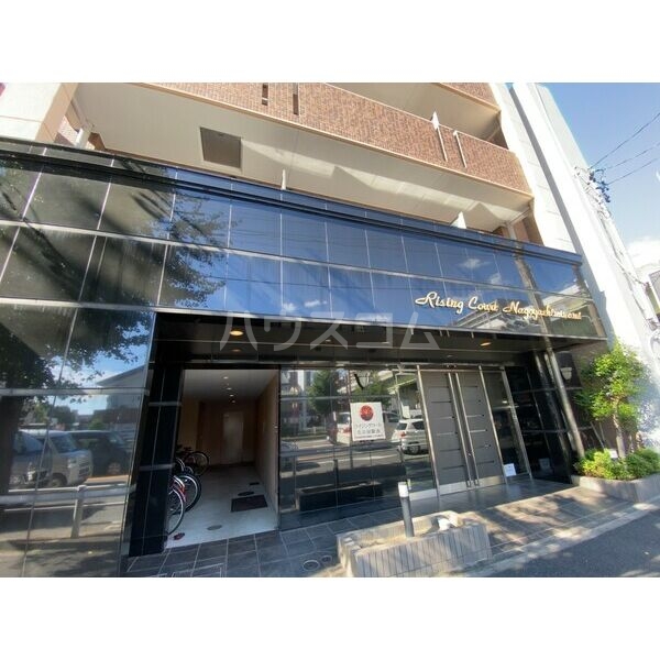 24/30 エントランス