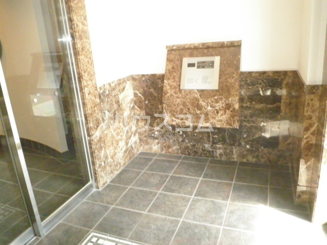 20/27 エントランス