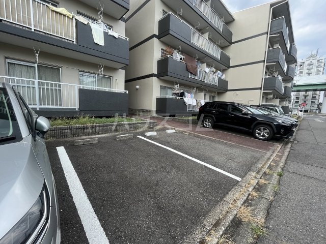21/27 駐車場