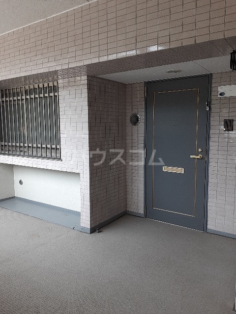 18/27 エントランス