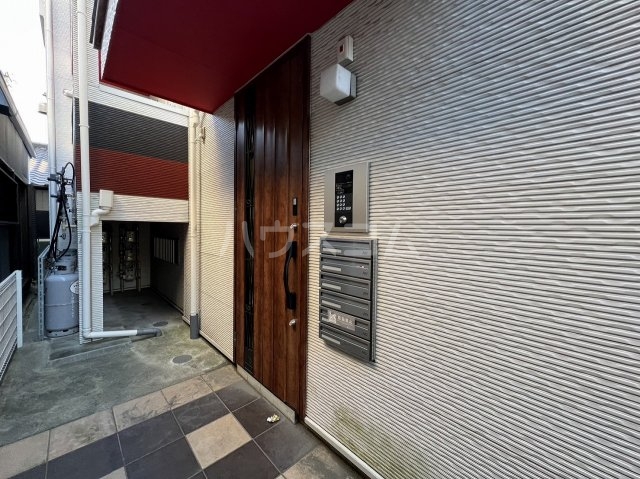 24/26 エントランス