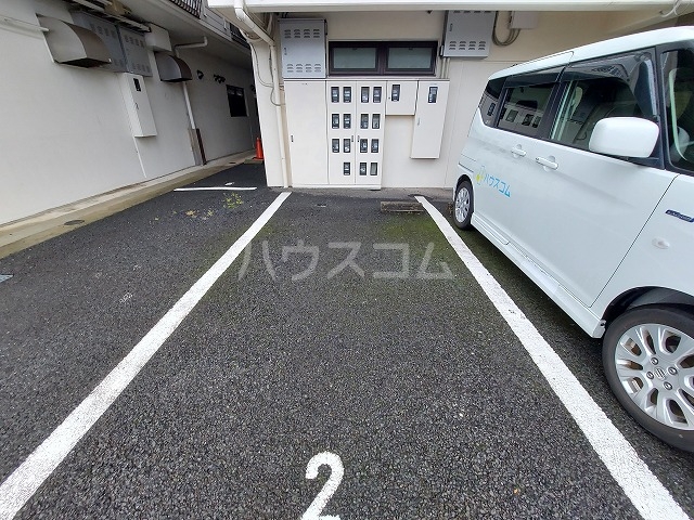 27/30 駐車場