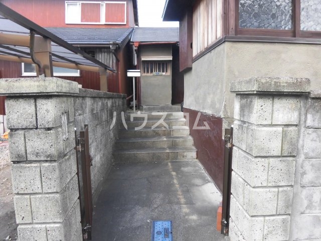 21/22 エントランス