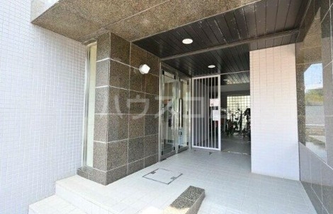 16/26 エントランス