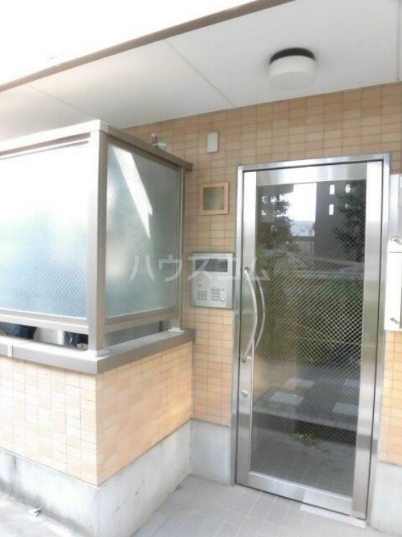 18/28 エントランス