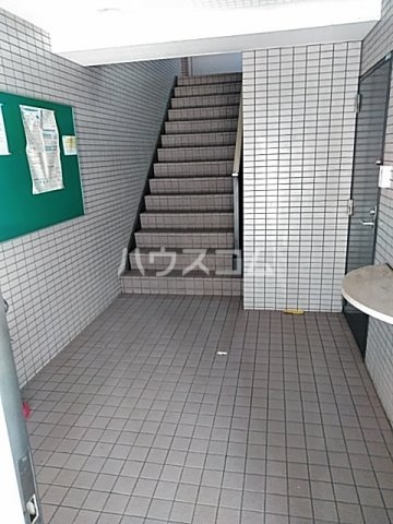 27/30 エントランス