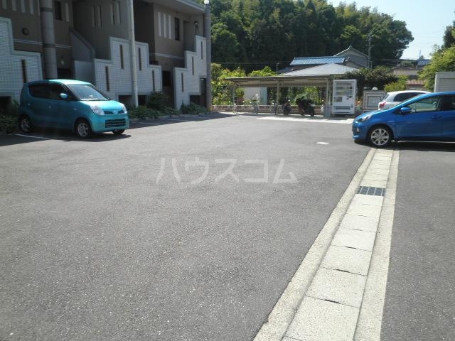 15/17 駐車場