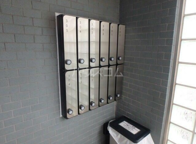 28/30 エントランス