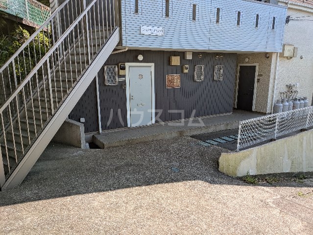 22/27 エントランス