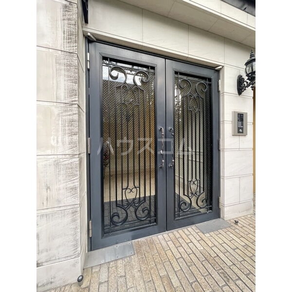 21/25 エントランス