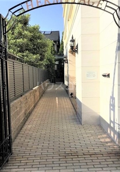 20/23 エントランス