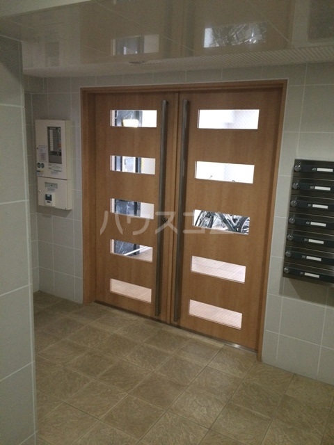 21/27 エントランス