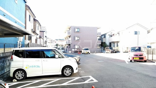 27/30 駐車場