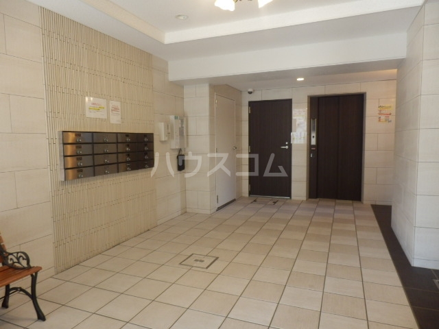 21/30 エントランス