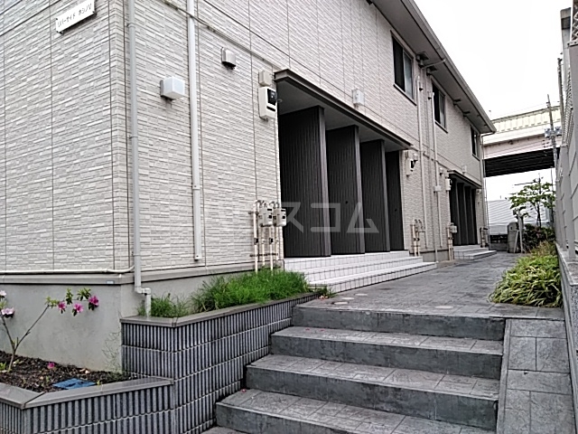 18/23 エントランス