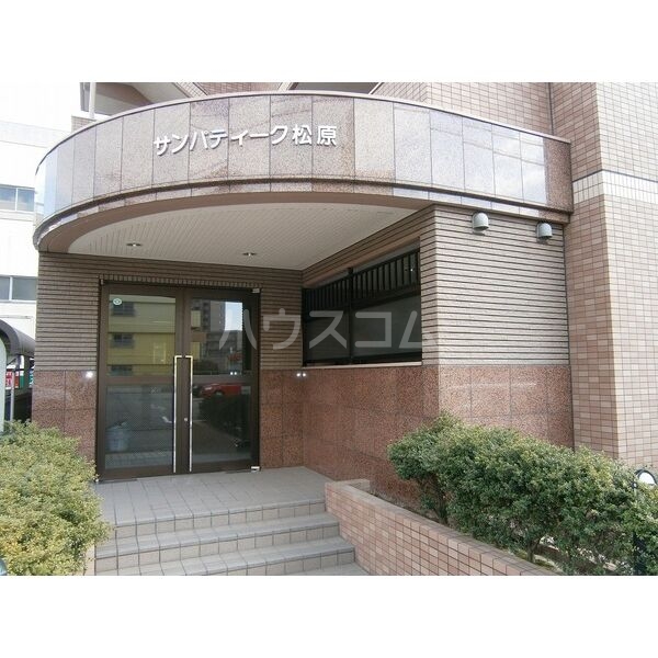 22/29 エントランス