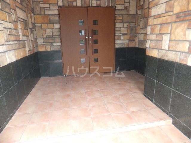 24/30 エントランス