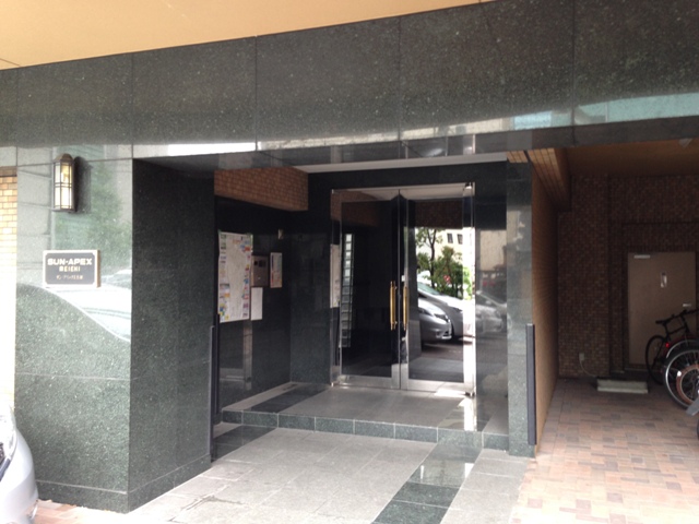 22/30 エントランス