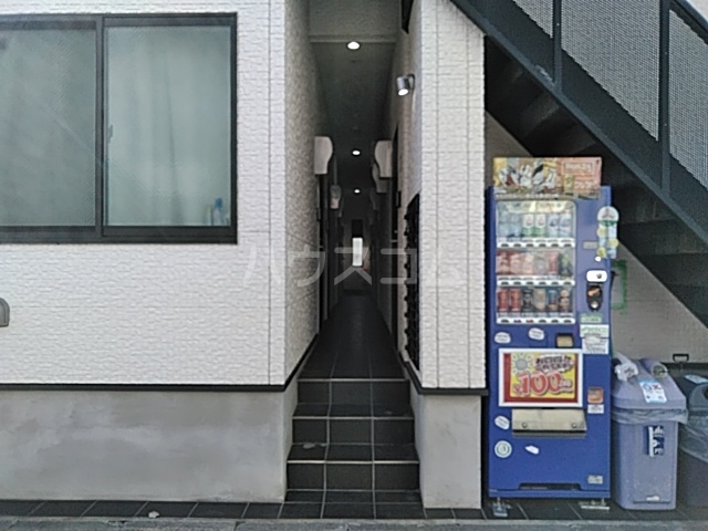 21/30 エントランス