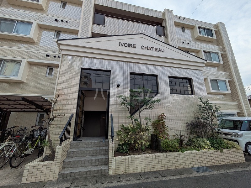 28/30 エントランス