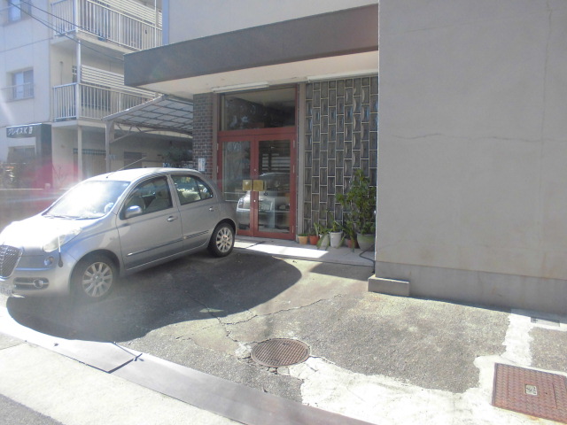 21/30 エントランス