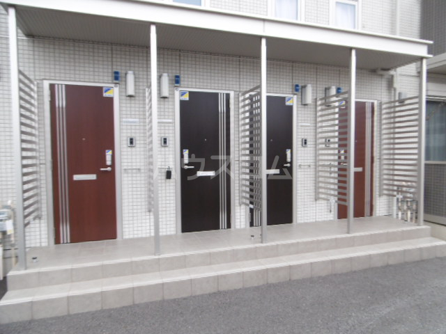 27/30 エントランス