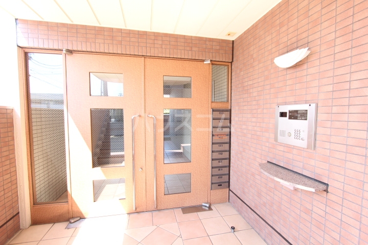 2/5 エントランス