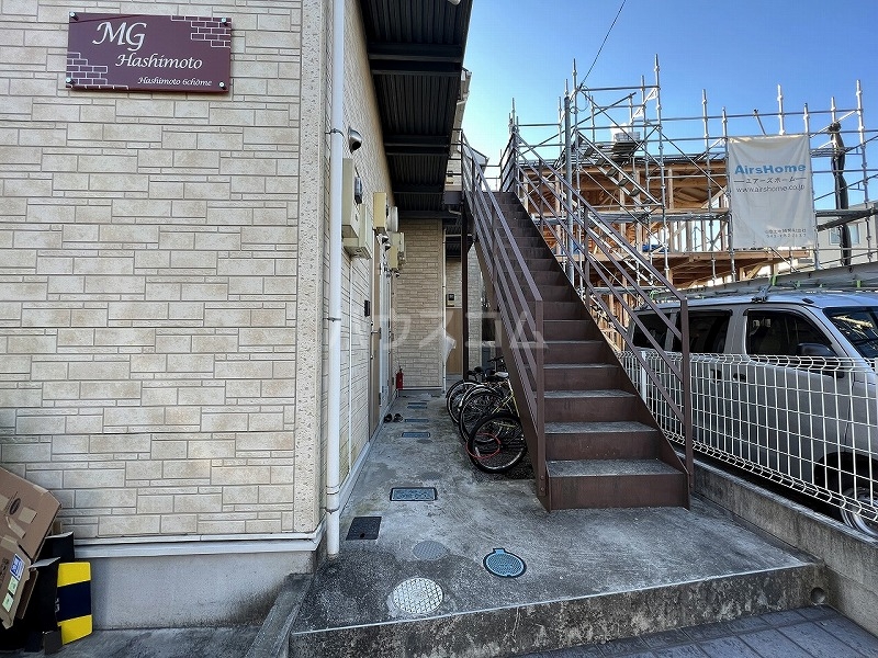 27/30 エントランス