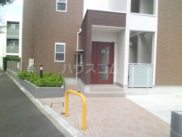 23/30 エントランス