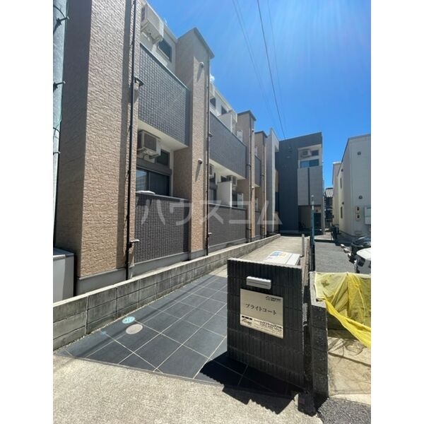 21/25 エントランス