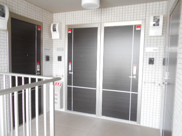 26/30 エントランス