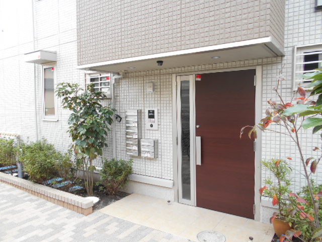 27/30 エントランス